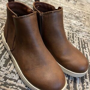 🤎Cat & Jack leather hi tops 🤎